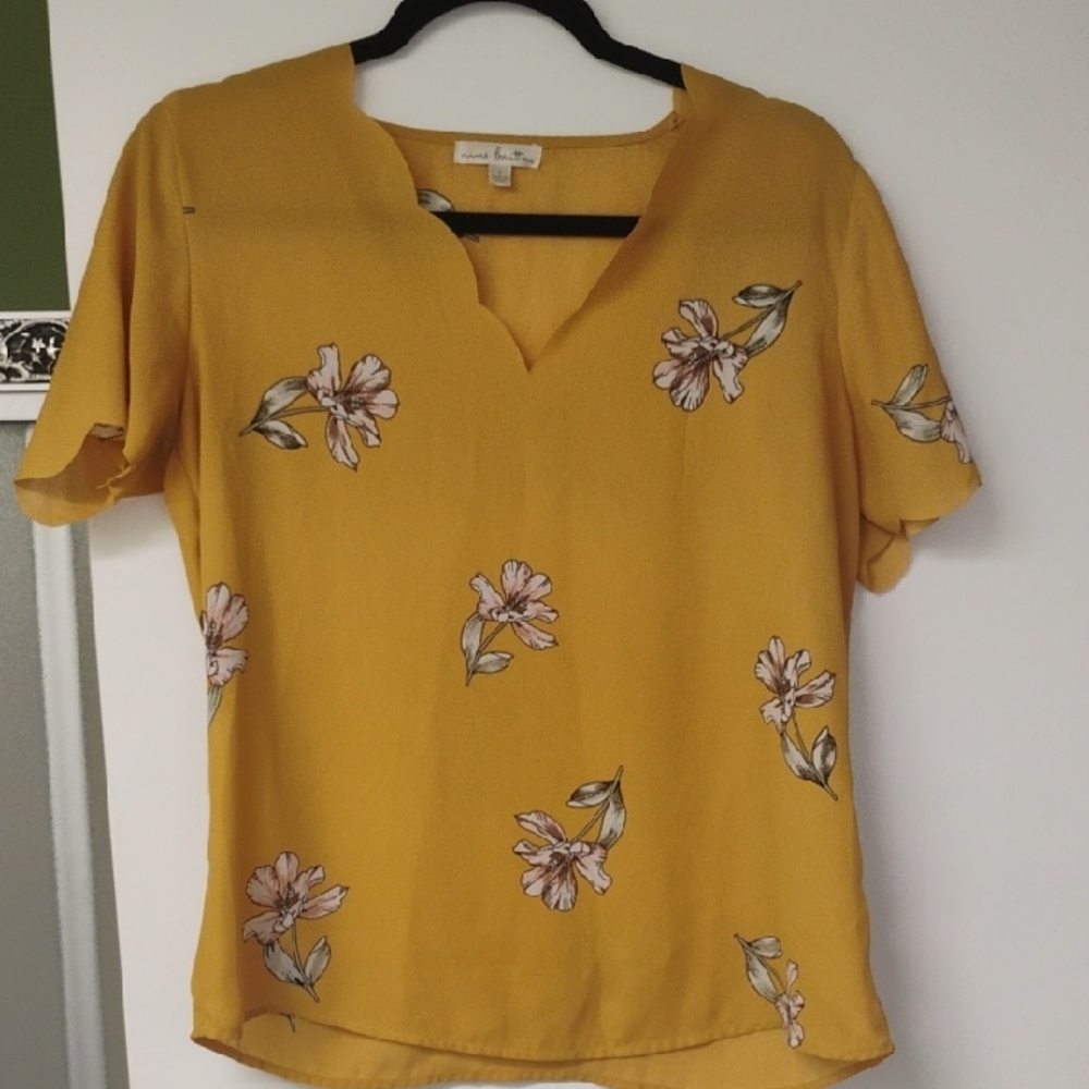 Nine Britton Yellow Gold Short Sleeve Notched Collar Blouse